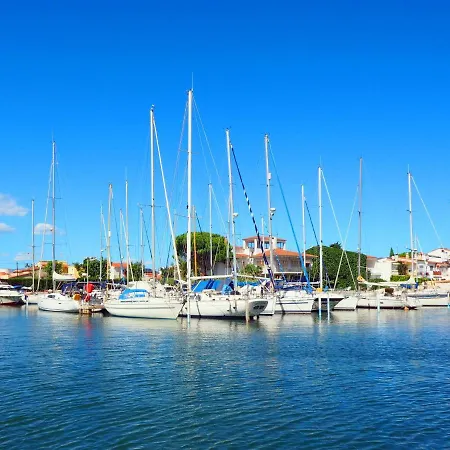 Club Nautic-24 By Interhome